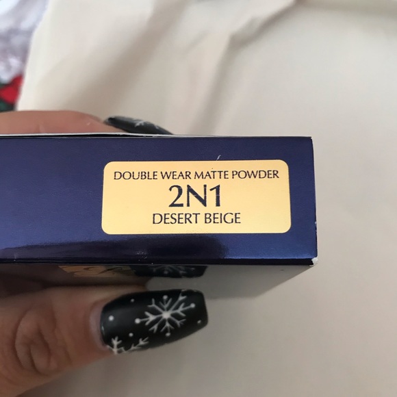 Este Lauder Double Wear Stay-in-place Foundation - Picture 3 of 5